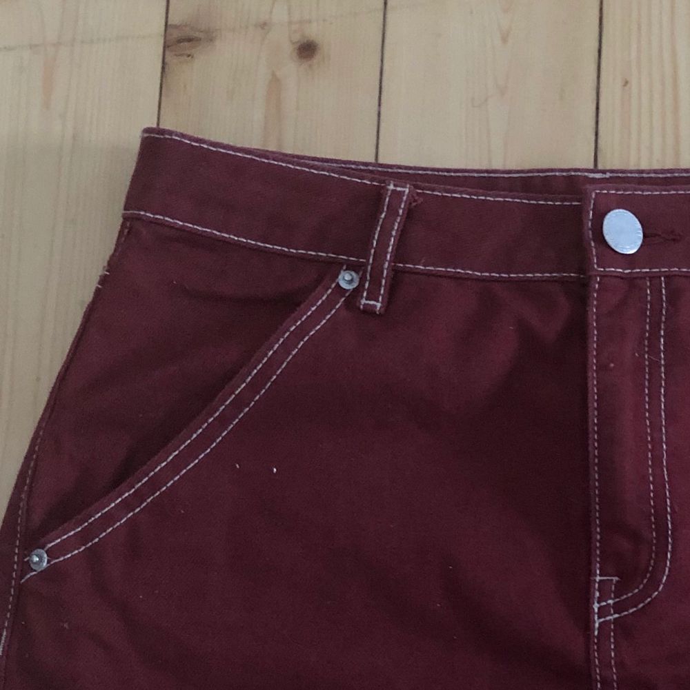 Vinröd jeans kjol - H&M | Plick Second Hand