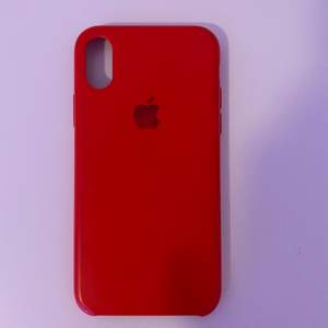 Skitfint apple skal i rött till iphone x, äpplet är lite missfärgat därav priset! Nypris var 500