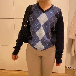 Supersnygg kofta - Jag på bilden bär S. Frakt på 62 eller så möts vi på söder! 🥰