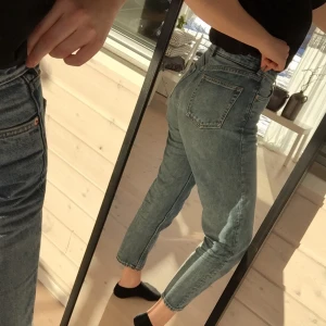 Jeans från Monki - Köpta på monki för 400:- och är använda men ser fortfarande riktigt bra ut! Tar emot swish:) Frakt tillkommer
