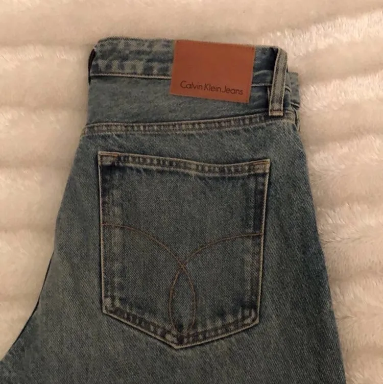 Jätte fina jeans, använd endast 1 gång så är i väldigt bra skick men det är ingen stretch i och kommer tyvärr bara inte till användning💖 Hör gärna av er om ni är intresserade . Jeans & Byxor.