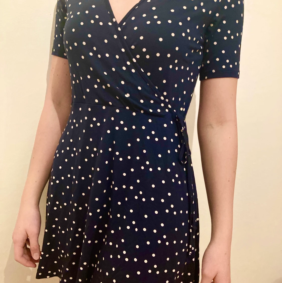 Ny sommarklänning med omlott från Monki - 90