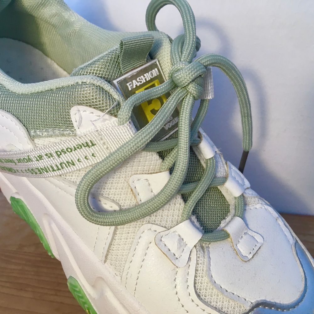 Gröna sneakers 👟 - Skor | Plick Second Hand
