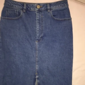 Jeanskjol - Jeanskjol från asos strl 38 skitsnygg. Originalpris 300 nypris 150kr. Jävligt bra material.