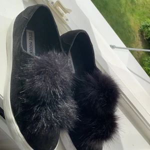 Svarta Steve Madden sneakers  - Svarta Steve madden skor, superfina men har inte fått användning för de. De är stl 40. 