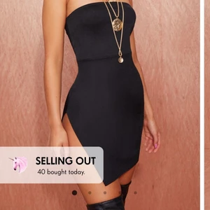 Pretty little thing klänning storlek M - Världens finaste klänning från pretty little thing i storlek m helt oanvänd med prislapp kvar