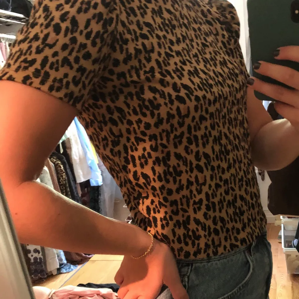 Fin och också oanvänd leopard tshirt/ blus. Väldigt skön och bra passform. Toppar.