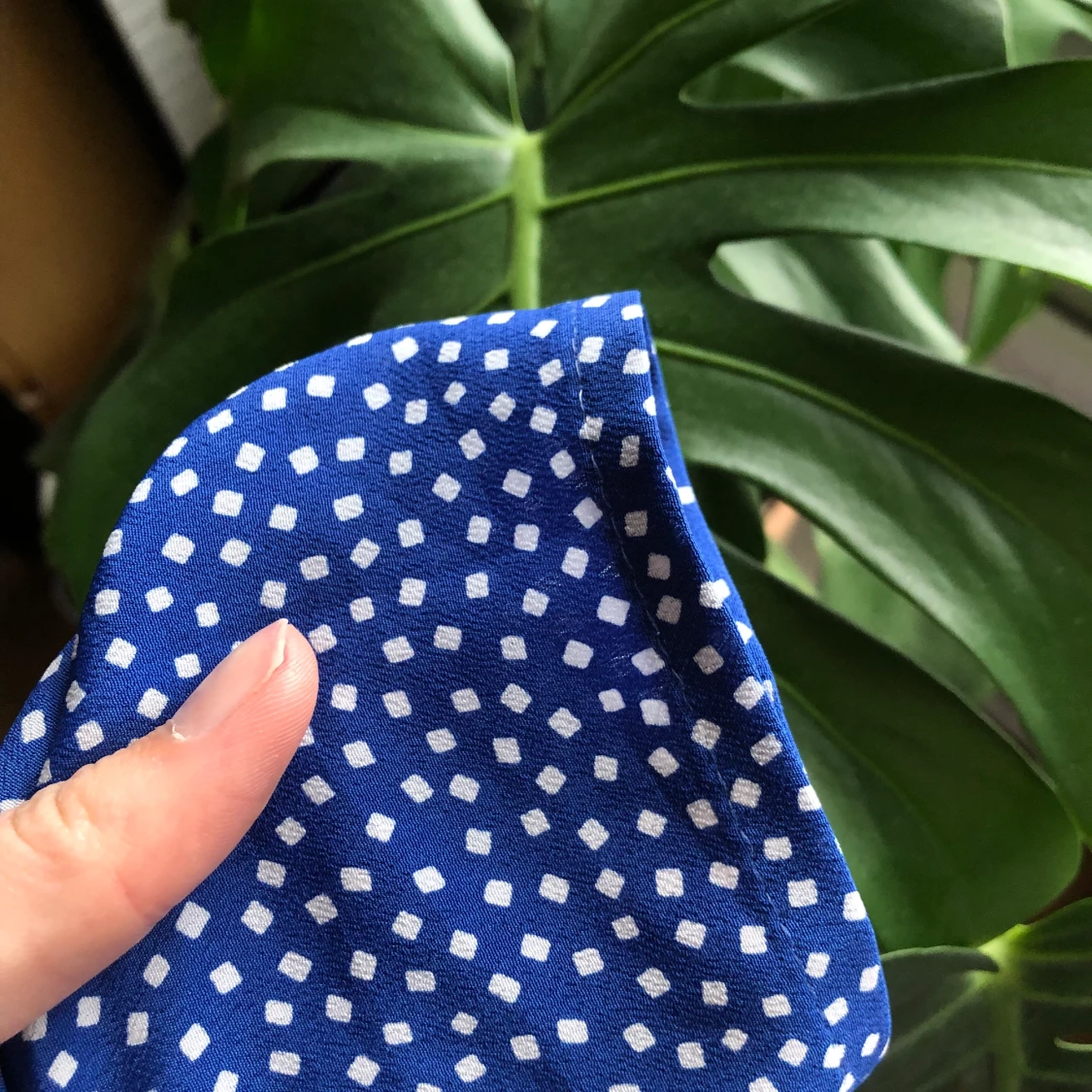 Blå prickig kjol - 90