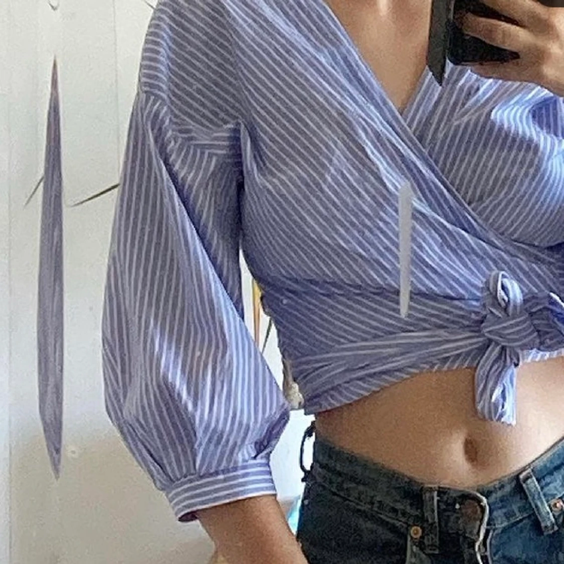 Ljusblå-randig skjorta/blus