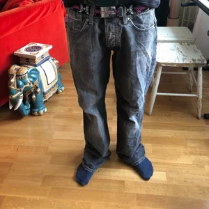 Snygga jeans - Fina bootcut jeans han på bilden är 185cm