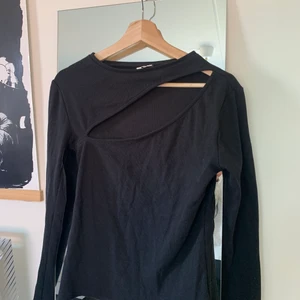 Partytopp från NLY trend - Partytopp från NLY trend i storlek M i tajt modell. Knappt använd! Köparen står för frakten!🌟