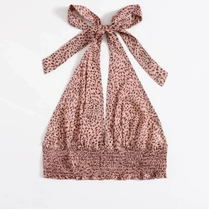 Topp - Topp från shein i storlek M men mer som XS/S. Väldigt söt men tyvärr för liten för mig. Aldrig använd endast testad.