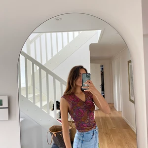 Topp i mesh - Fint mönster i mesh material, ej genomskinlig! 