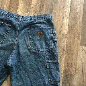 Carhartt Workwear Jeans - Riktigt heavy workwear jeans från 90-00-talet med snygga småfickor på sidorna, Tar bud från 350, f*ckin steal så skynda