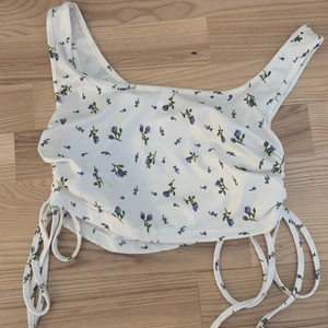 söt topp - söt topp med snörning på sidorna💗💗