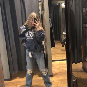 NA-KD jeans  - Säljer dessa NAKD jeans för de ej kommer till användning,  de är använda ett fåtal gånger och därför är hålen lite större än va de är på bilden.