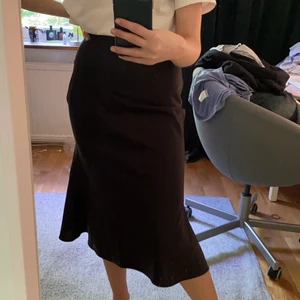 Silkeskjol - så fin silkeskjol i gott skick!! Verkligen så skön på sommaren. Köpt för 400kr förra året men har använts sparsamt, max tre gånger. Köparen står för frakten! Tveka inte på att höra av dig om du är intresserad! ❤️ 