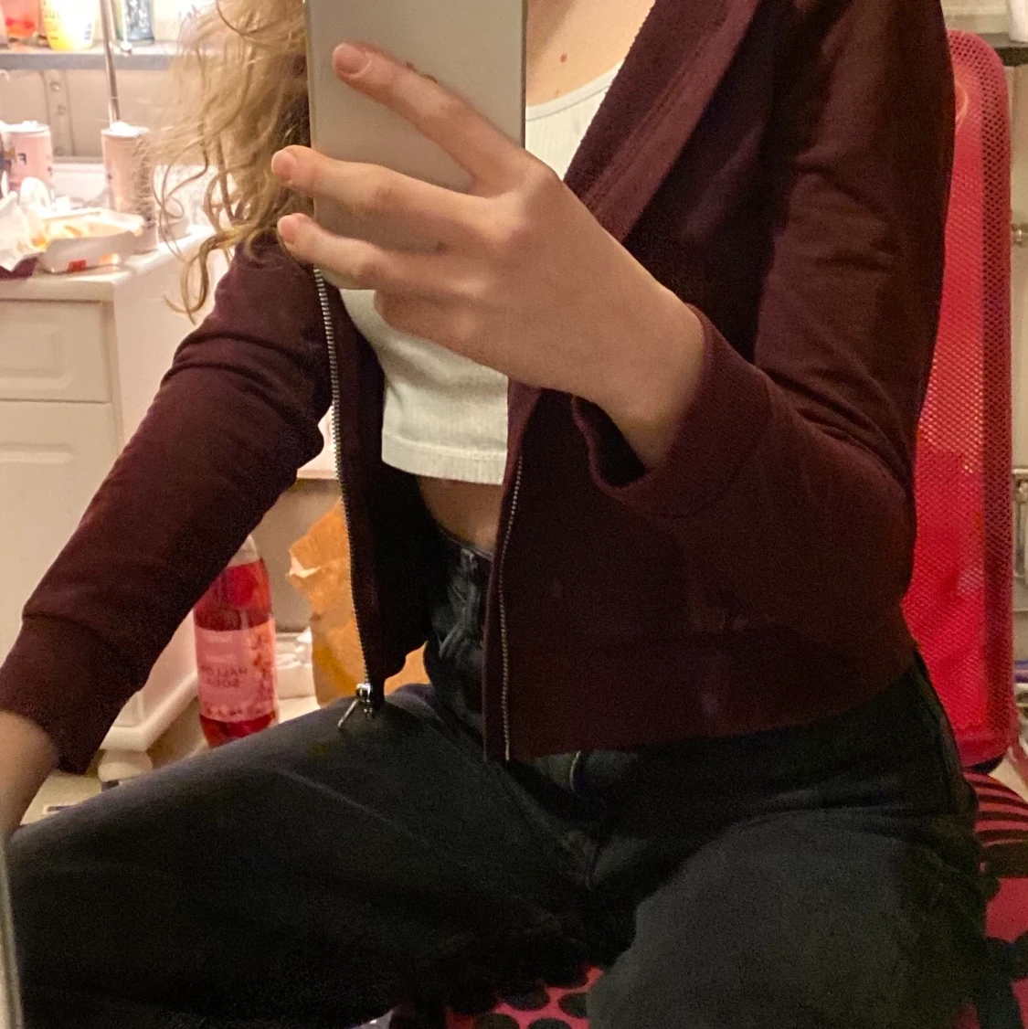 En vin röd kofta  - 90