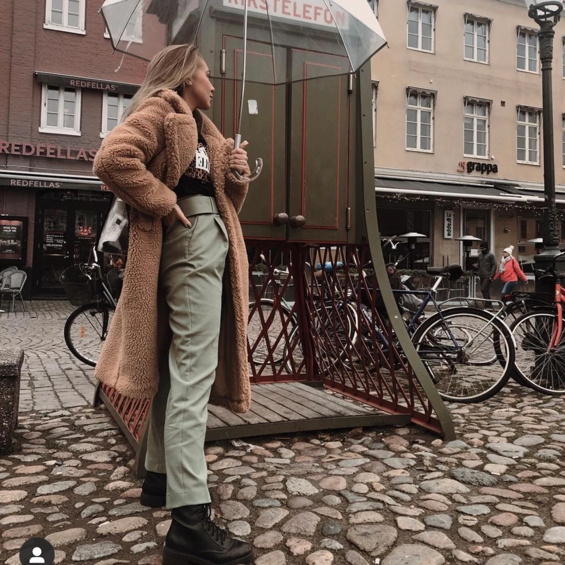 Byxor med tillhörande skärp - 90