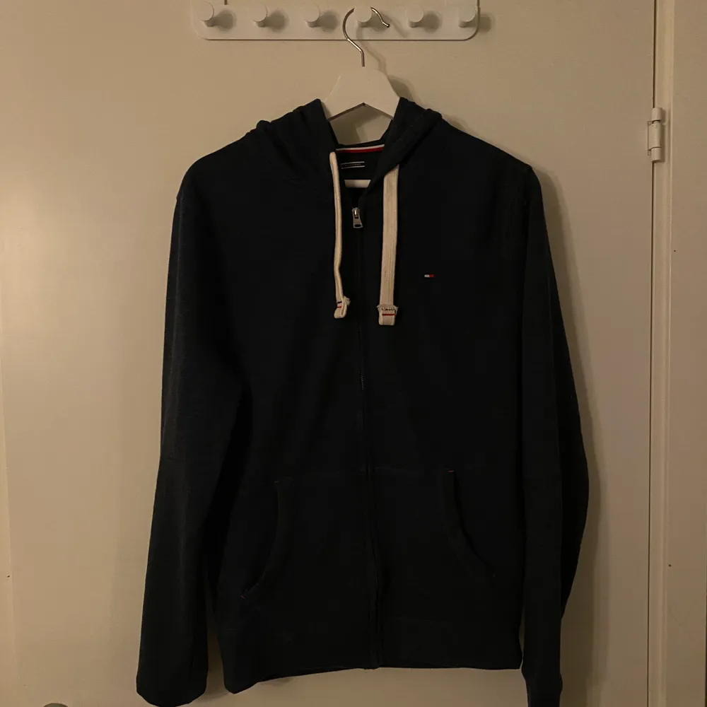 Hoodie från Tommy Hilfiger. Sparsamt använd strl. S. Hoodies.