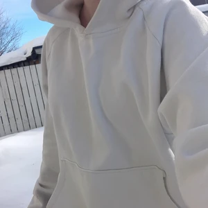 🦋Vit Hoddie🦋 - En egen sydd vit hoddie som inte kommer till användning, ungefär storlek M+