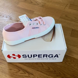 Superga rosa  - Rosa. Superga. Aldrig använda. St 38