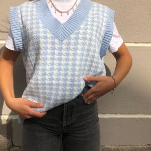 Baby blue plaid knit vest - Trendig väst från Anastasia😍, använd ett fåtal gånger därav som ny!😇💙💙