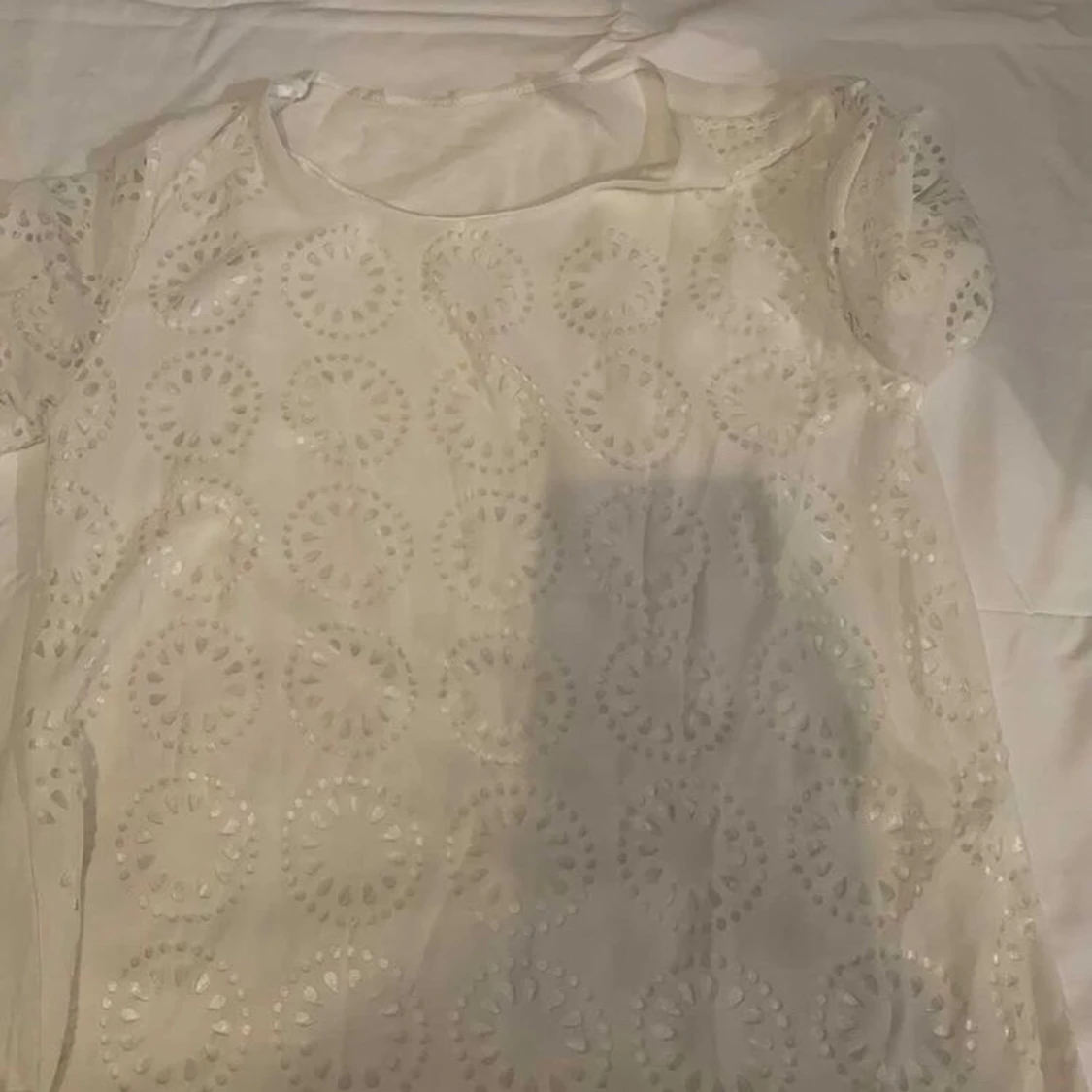 2 T-shirten och 1 skjorta 39kr styck  - 91