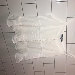 Linne  - Somrigt linne💕 sparsamt använt och utan hål eller slitningar