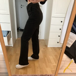 Kostymbyxa - Jättesnygga kostymbyxor från bikbok som tyvärr är för stora för mig:( skulle säga att det är S/M