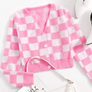 Kofta från shein - Aldrig använd, säljer pågrund av att det inte är min stil💖💗 skriv om ni har frågor💗🧚🏼‍♀️ frakt ingår 