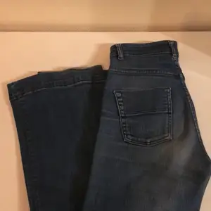 Filippa K jeans, W27 L32. Små slitna men fortfarande i bra skick! 