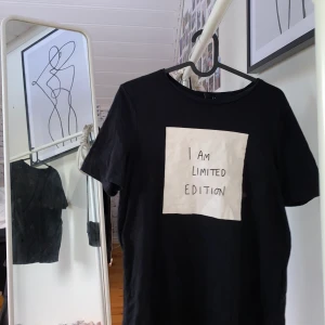 Svart t-shirt  - 🖤🖤 t-shirt från Vero Moda