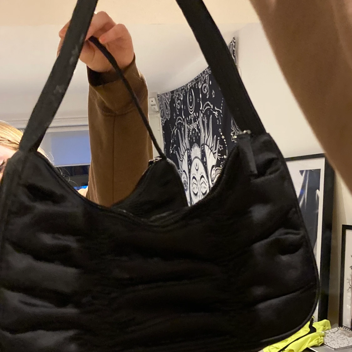 Svart axelväska från monki - 90