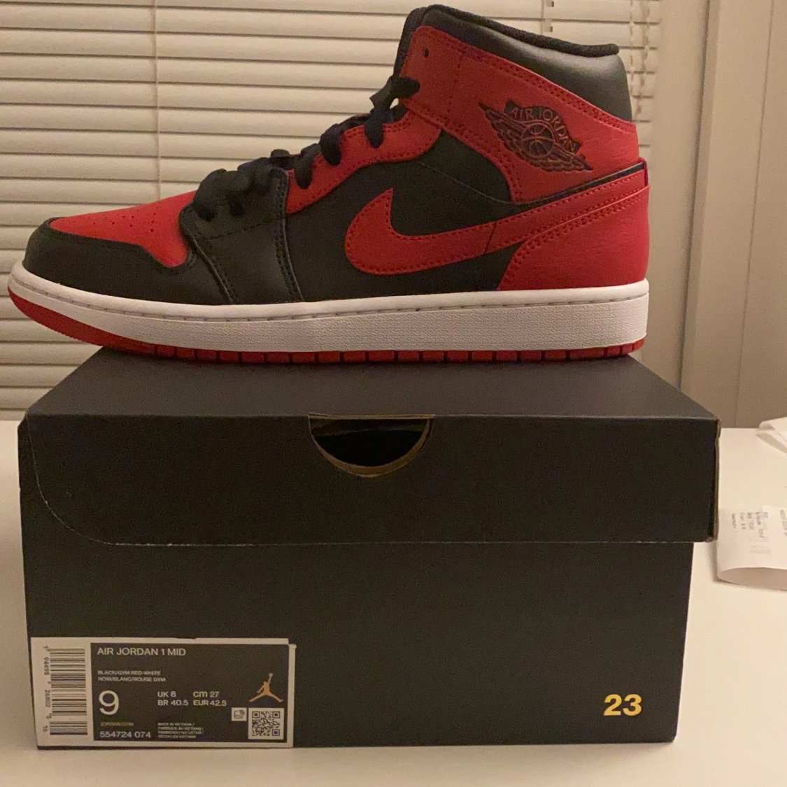 Air Jordan 1 mid Banned  - 90