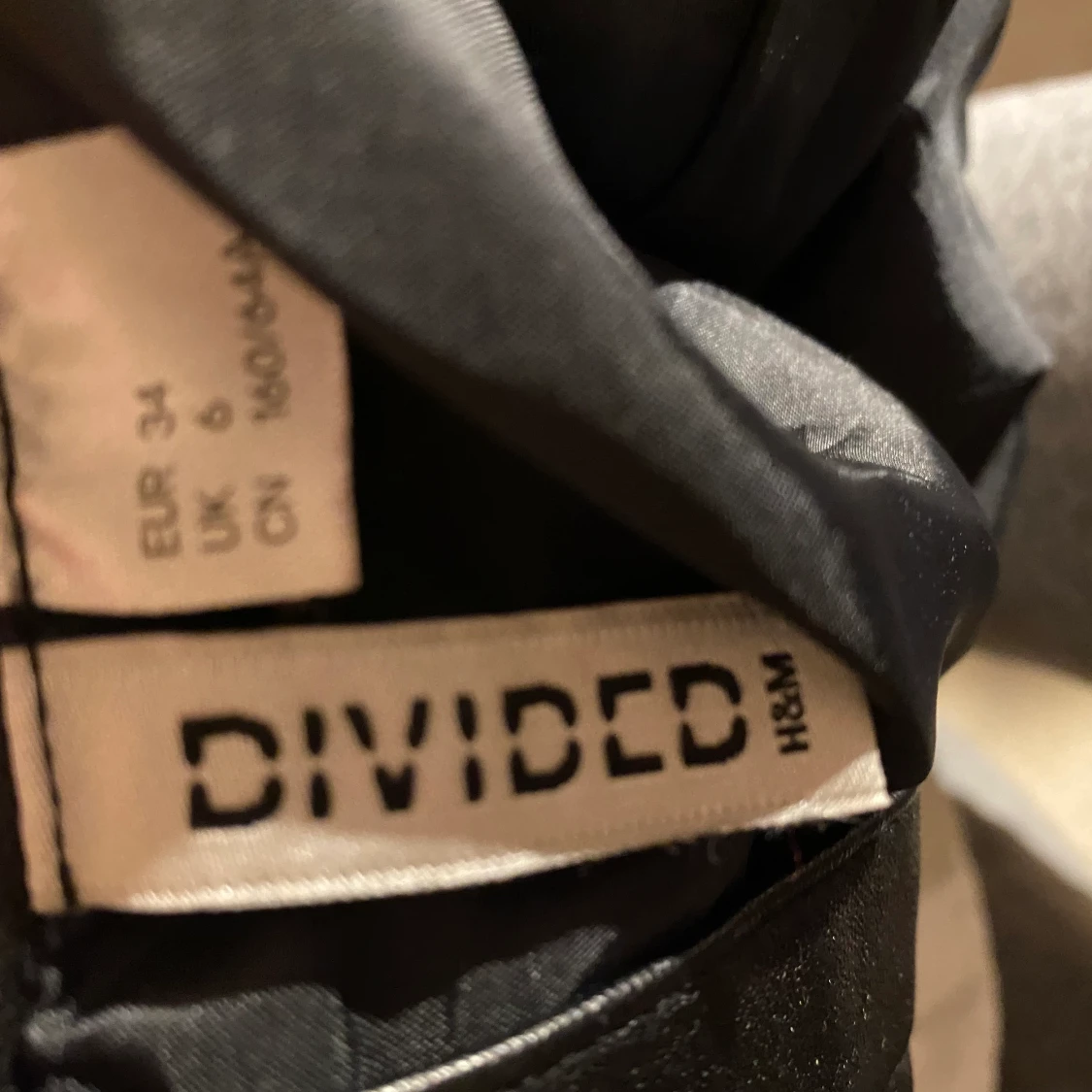 Svart kort kjol  - 90