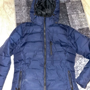 Ridjacka hööks - Ridjacka från hööks som knappt är använd, sjukt varm på vintern. 