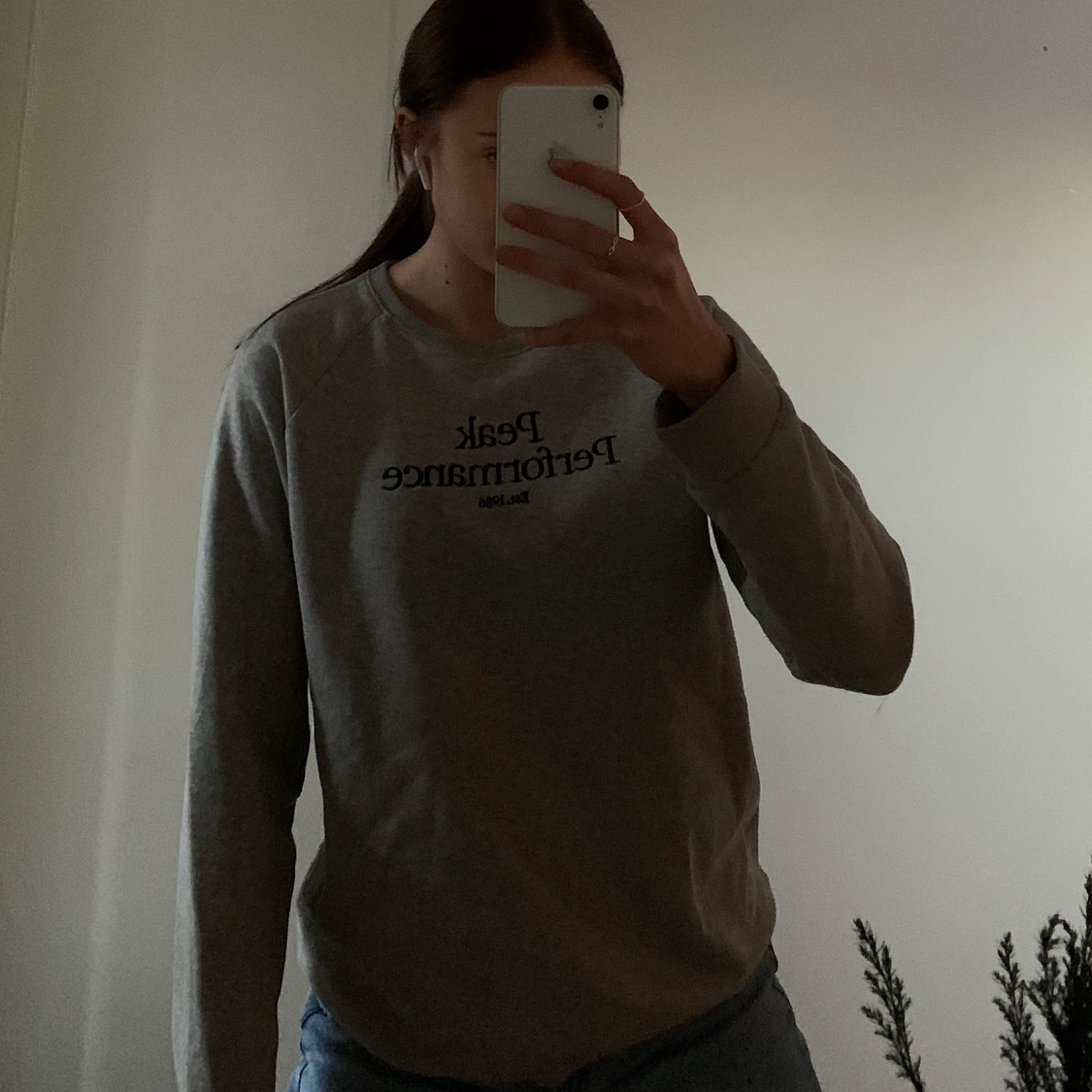 Grå peak performance tröja 