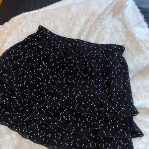Super fin kjol från zara i stl M, som dessvärre inte används längre