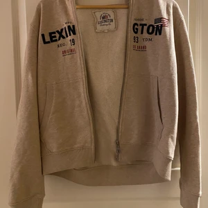 Lexington huvtröja - Huvtröja i väldigt bra skick. Knappt använd. Mycket skön