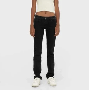 Zalando jeans - Assnygga jeans köpta från Zalando, helt oanvända med prislappen kvar, strl 36 men små i storleken 