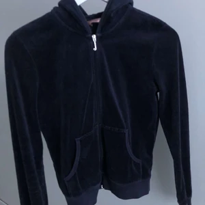 Juicy couture  - Juicy couture tröja, står att det är storlek L men den passar till xs-m