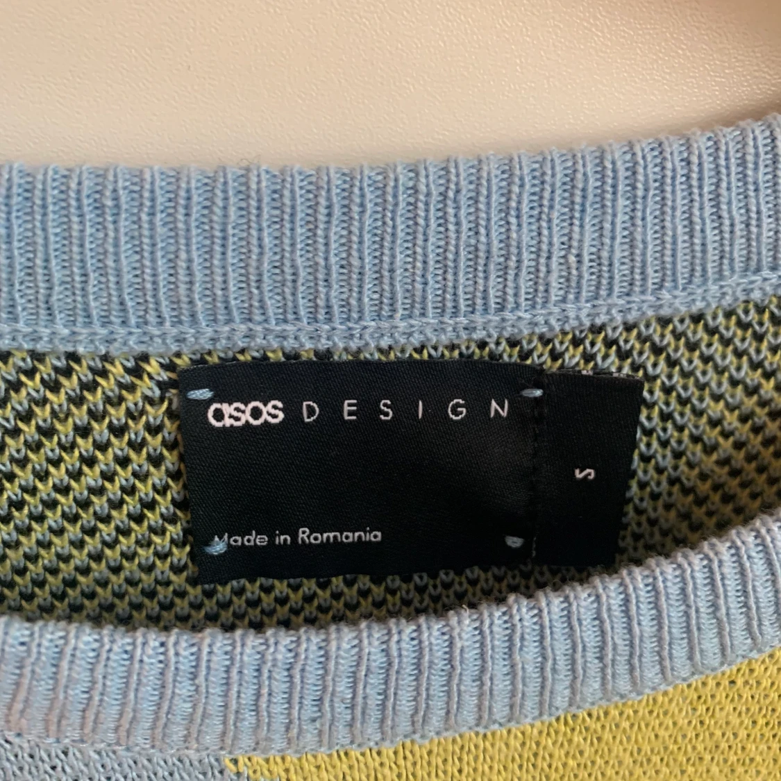 Stickad smileytröja - 90