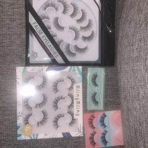 Lösögonfransar  - Helt nya lösögonfransar som jag säljer pga jag inte använder dem. Dem stora förpackningarna kostar 50kr var, gröna 10kr och den rosa förpackningen 15kr❤️ Kom dm för fler bilder eller frågor!❤️                 ❌Gröna är sålda, bling bling sålda❌