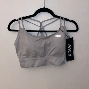 ICANIWILL  - Ribbat sport top, grå, storlek L, sitter för stort på mig tyvärr men så fin! Nyskick! 