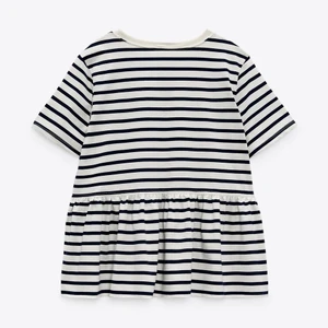 Randig topp från  zara - Säljer båda mina randiga toppar från Zara i storlek S. Fortfarande i bra skick, säljer för jag inte får någon användning av dem längre. 210kr för en ink frakt!