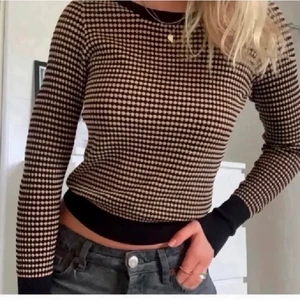 Zara tröja - Säljer denna tröjan från zara då den inte kommer till användning. Använd fåtal gånger och är som i nyskick! (Lånad bild) 