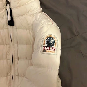 Parajumpers jacka dam - Helt ny jacka i st S/36 nypris 3800kr men mitt pris nu är 3000kr 