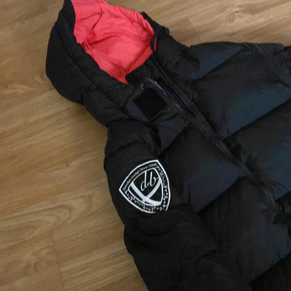 Dbrand jacka helt ny oanvänd  - 90