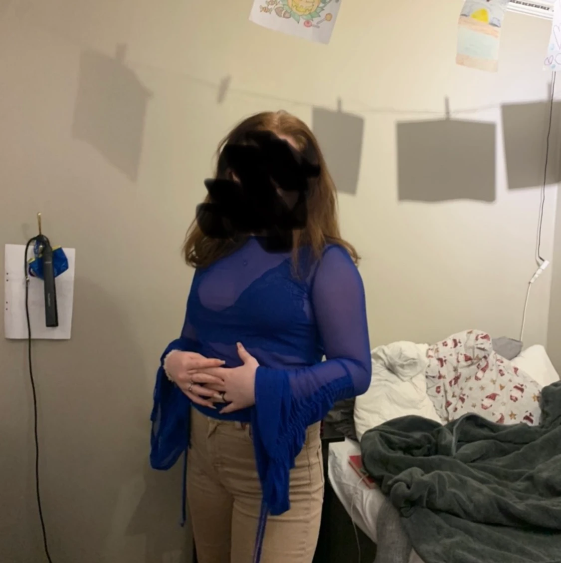 Blå genomskinlig tröja.  - 90